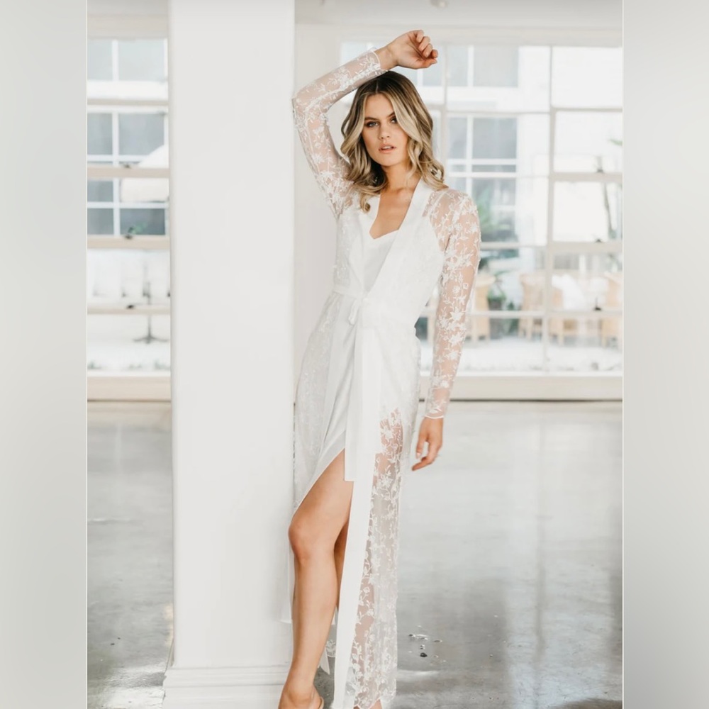 Le Rose Stories Bridal Robe